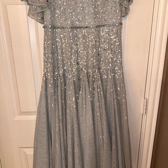 Mac Duggal Flounce Sleeve, Tea Length Women’s Dress size 8, with Sequins - Picture 2 of 14